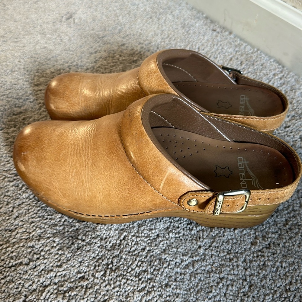 Dansko Ingrid Open Back Clog Mule Honey Size 39